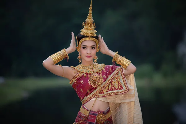 tayland geleneksel kıyafetler
